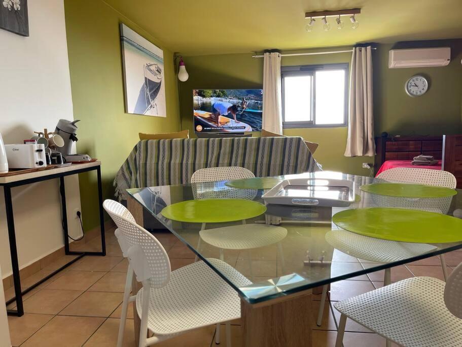 Immense Studio 51 Jusqu'A 4 Personnes Avec Vue Mer Сен Дьони Екстериор снимка