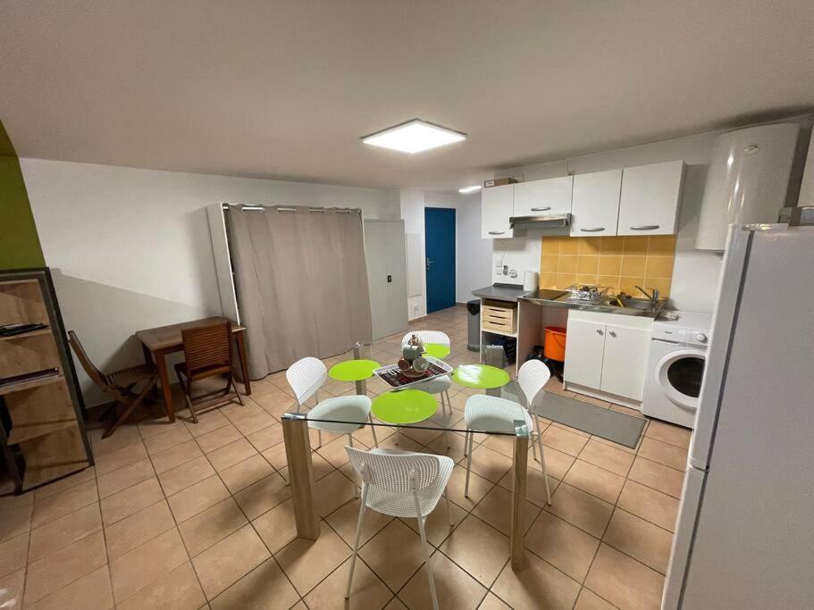 Immense Studio 51 Jusqu'A 4 Personnes Avec Vue Mer Сен Дьони Екстериор снимка