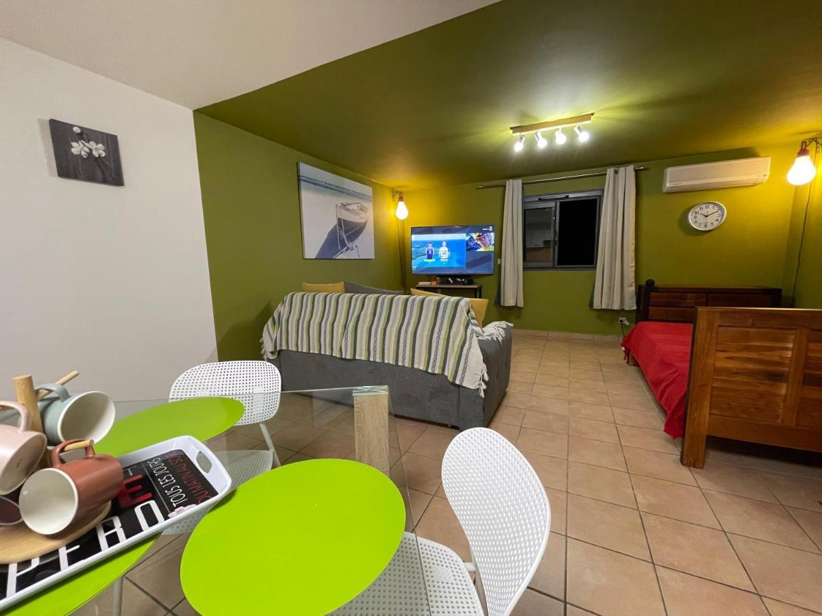 Immense Studio 51 Jusqu'A 4 Personnes Avec Vue Mer Сен Дьони Екстериор снимка